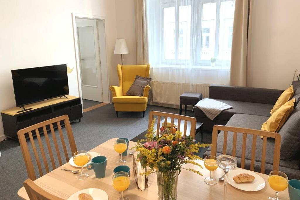 Little Tom Apartments Praga Exterior foto