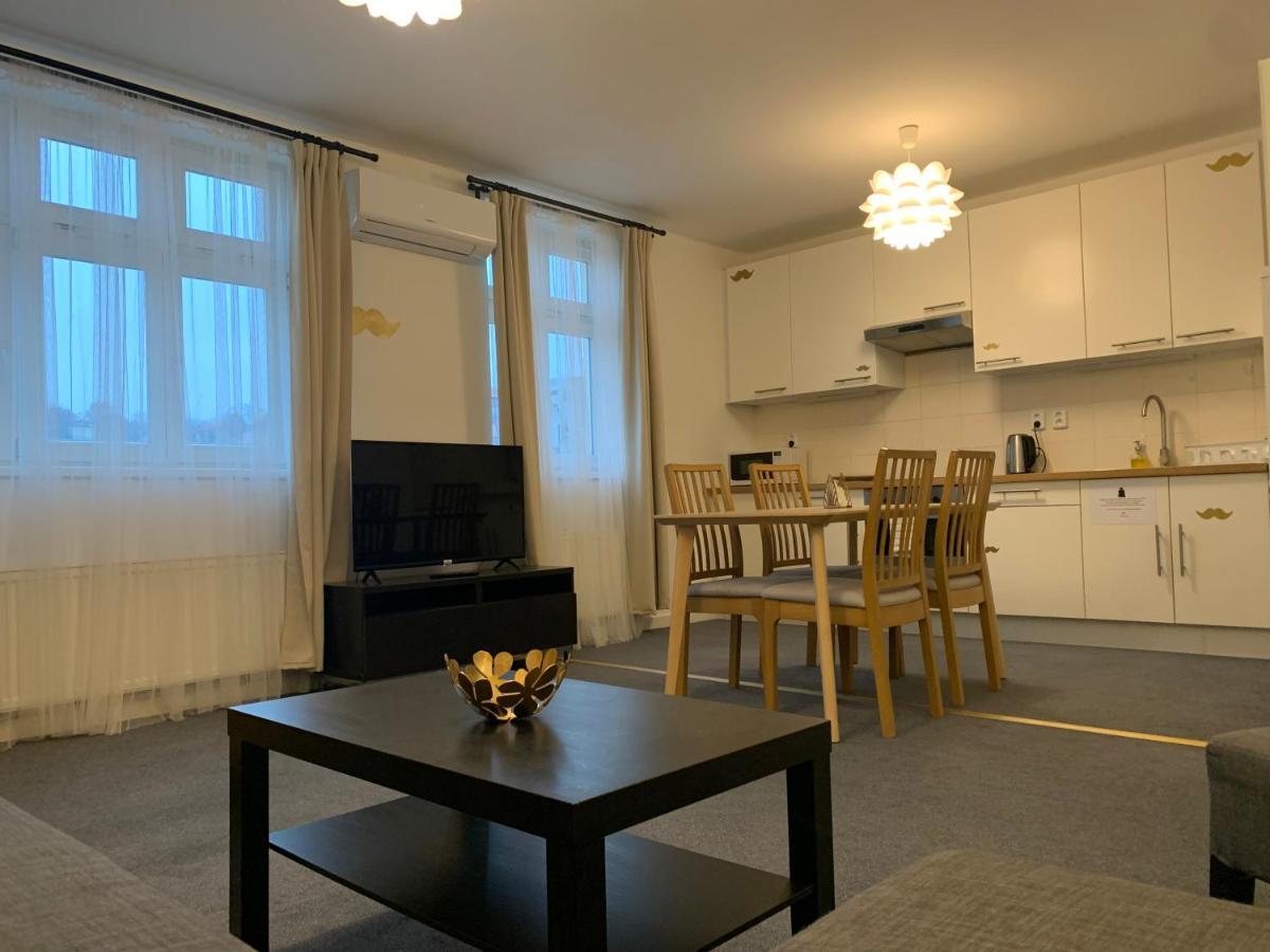 Little Tom Apartments Praga Exterior foto